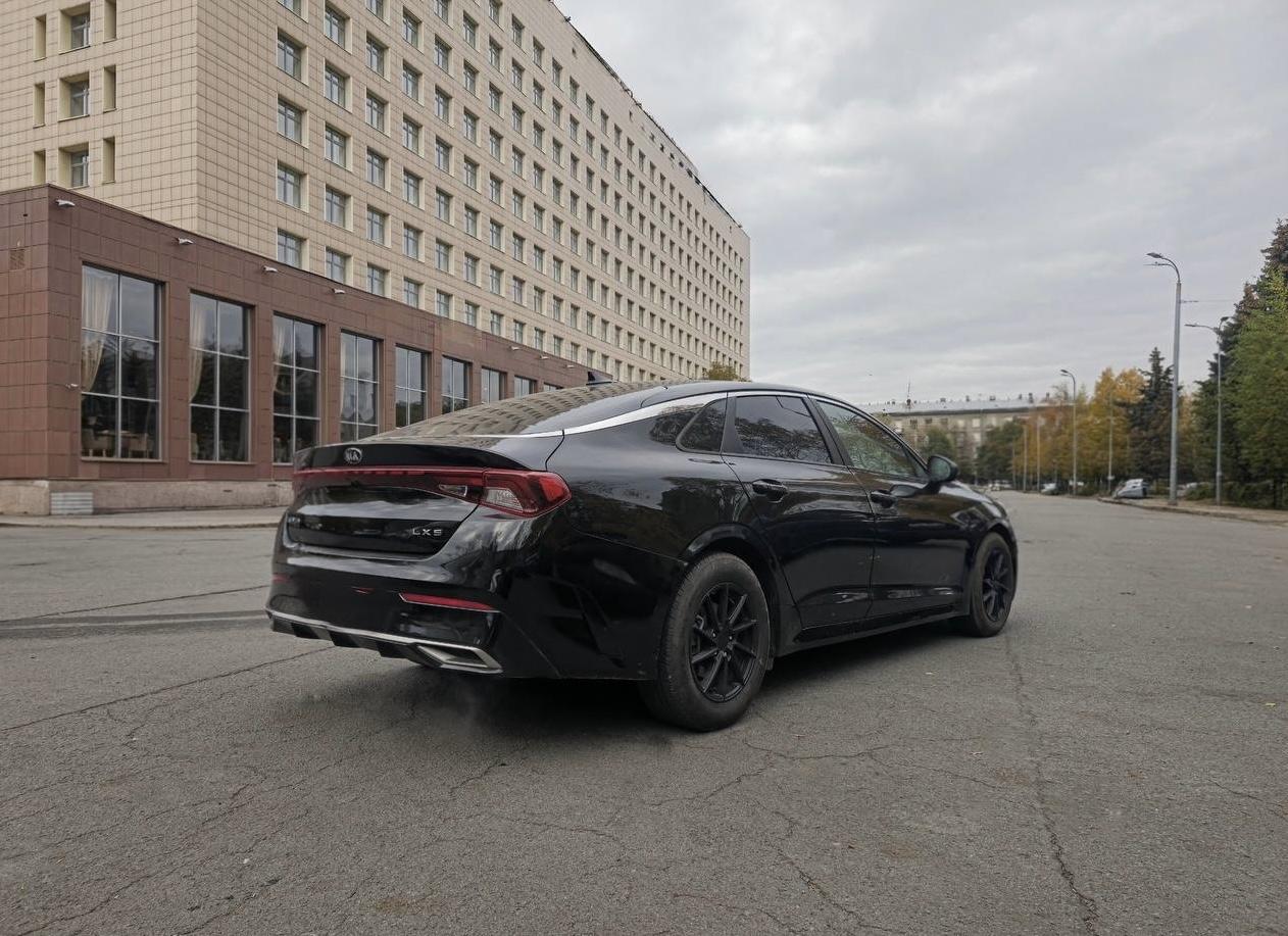 Kia K5 — вид сзади