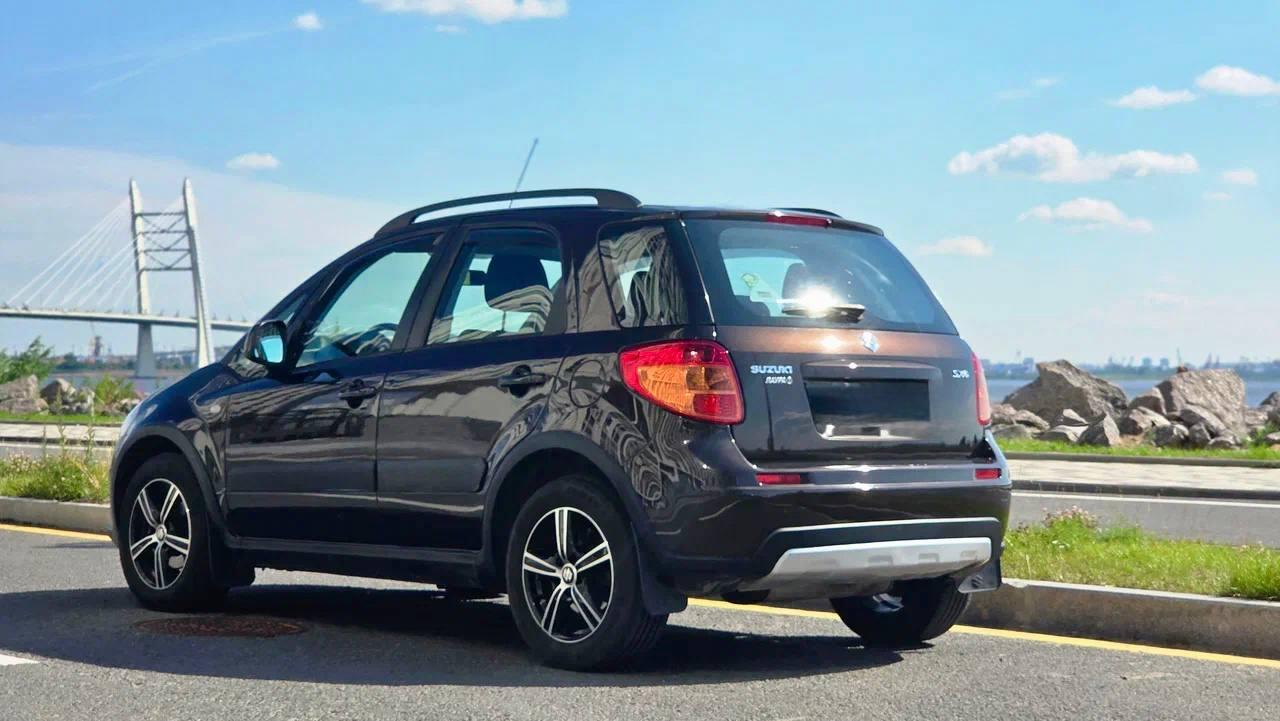 Suzuki SX4 — вид сзади