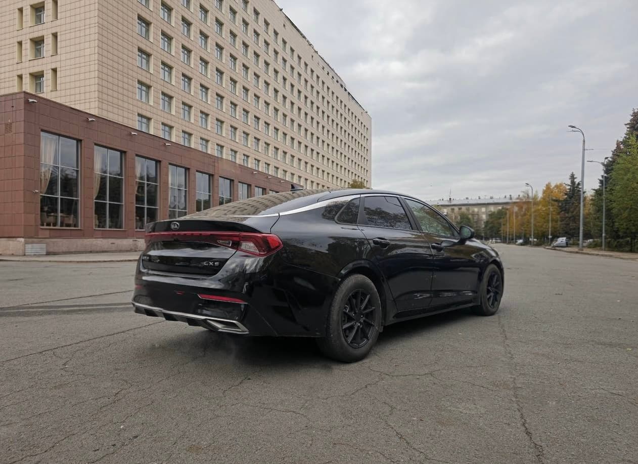 Kia K5 — вид сзади